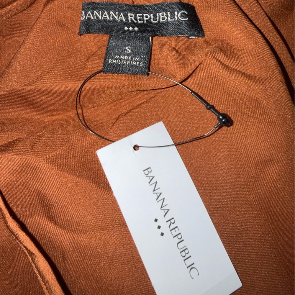 Banana Republic Halter Neck Cutout Top
Size Small | New with Tags - Picture 4 of 6